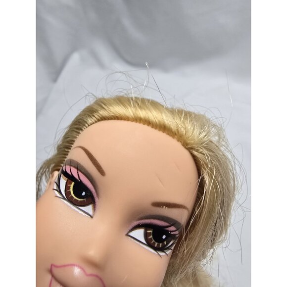 Cloe Blonde Bratz Be-Bratz Fashion Doll MGA With Outfit- No Shoes - Picture 4 of 16